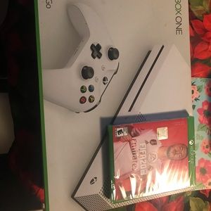 Xbox one console with fifa 20 game